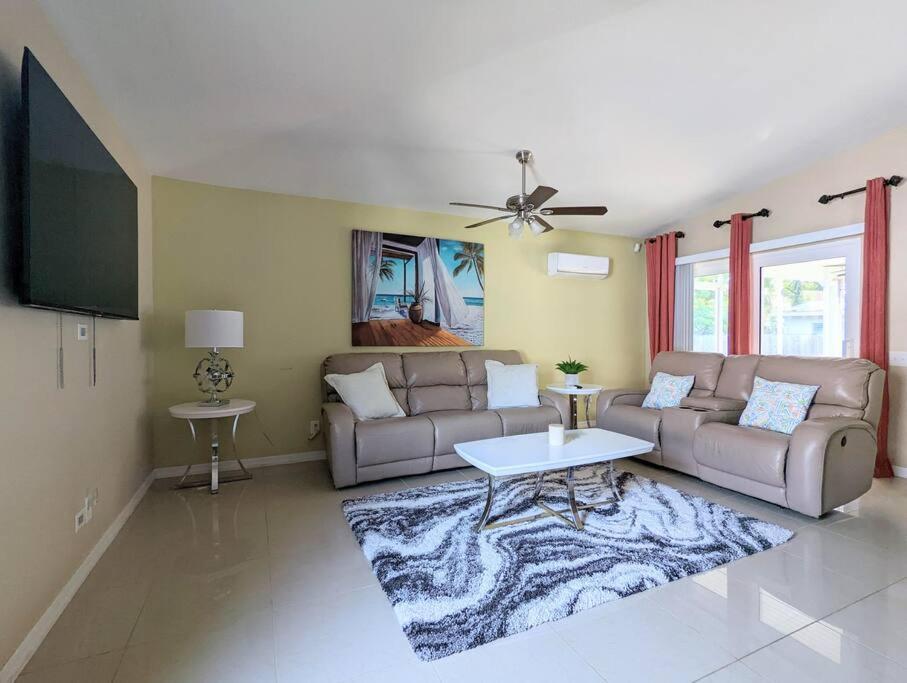 3Bed & 2Bath Property Couple Minutes From Siesta Key Beach & Downtown Sarasota Eksteriør bilde